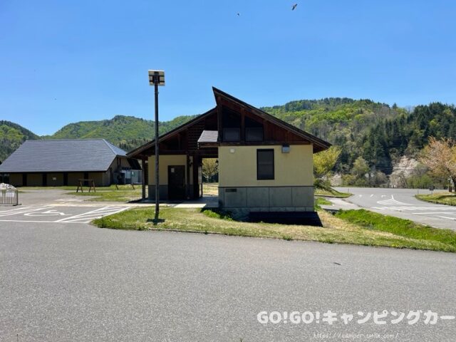 道の駅 からむし織の里しょうわ 車中泊 レビュー 実際に泊まってみた感想 評価 ブログ トイレ 気温 駐車場 騒音