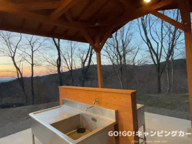 強風 キャンプ場 混雑 キャンプ場 設営場所 選び方 キャンプ場 注意点 芝生サイト 傾斜
